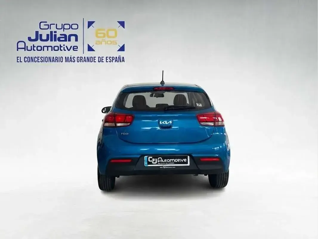 Usado Kia Rio 84 CV (61 kW) 2023 Blanco Utilitario