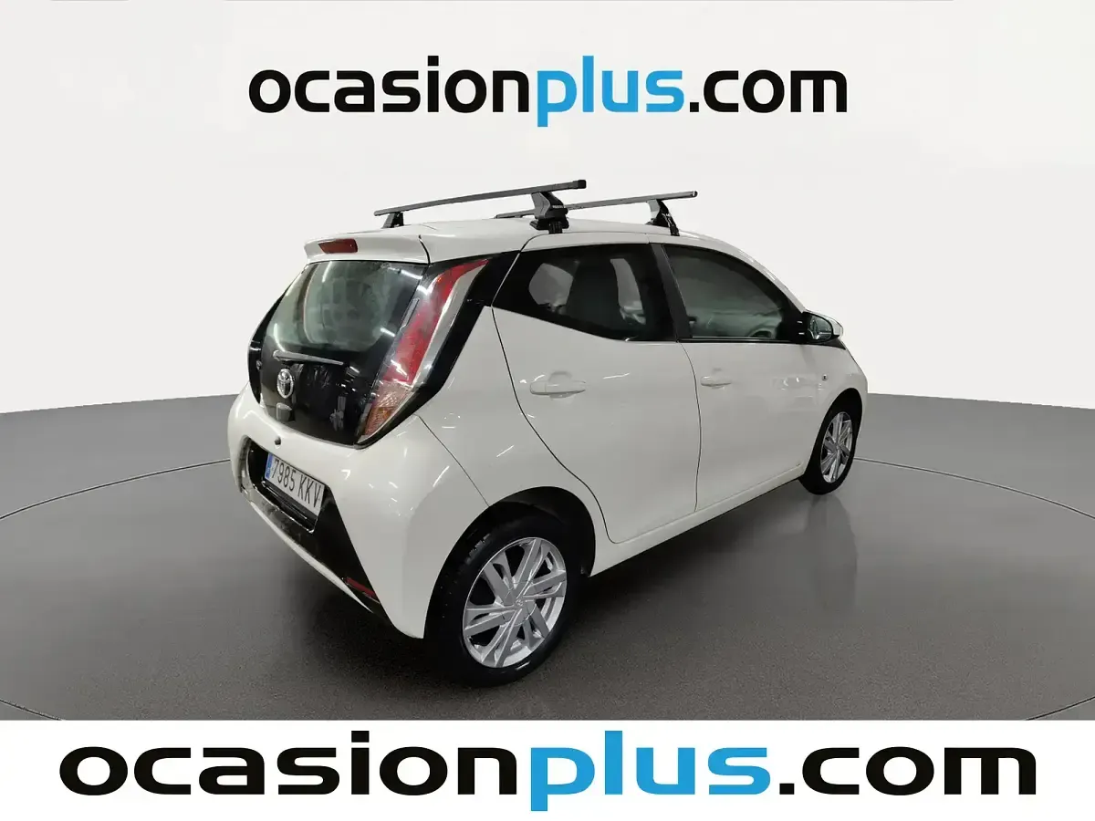 Usado Toyota Aygo X-play 69 CV (50 kW) 2018 Blanco Utilitario