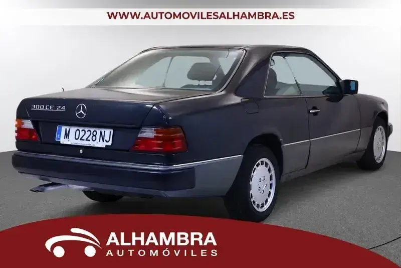 Usado Mercedes E300 220 CV (161 kW) 1990 Gris Coupe