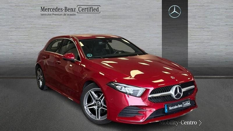 Usado Mercedes A180 AMG line 116 CV (85 kW) 2022 Patagonia red  metallic paint Berlina