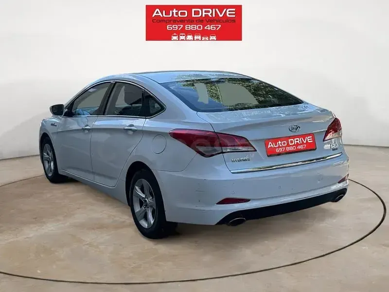 Usado Hyundai i40 115 CV (84 kW) 2013 Blanco Familiar