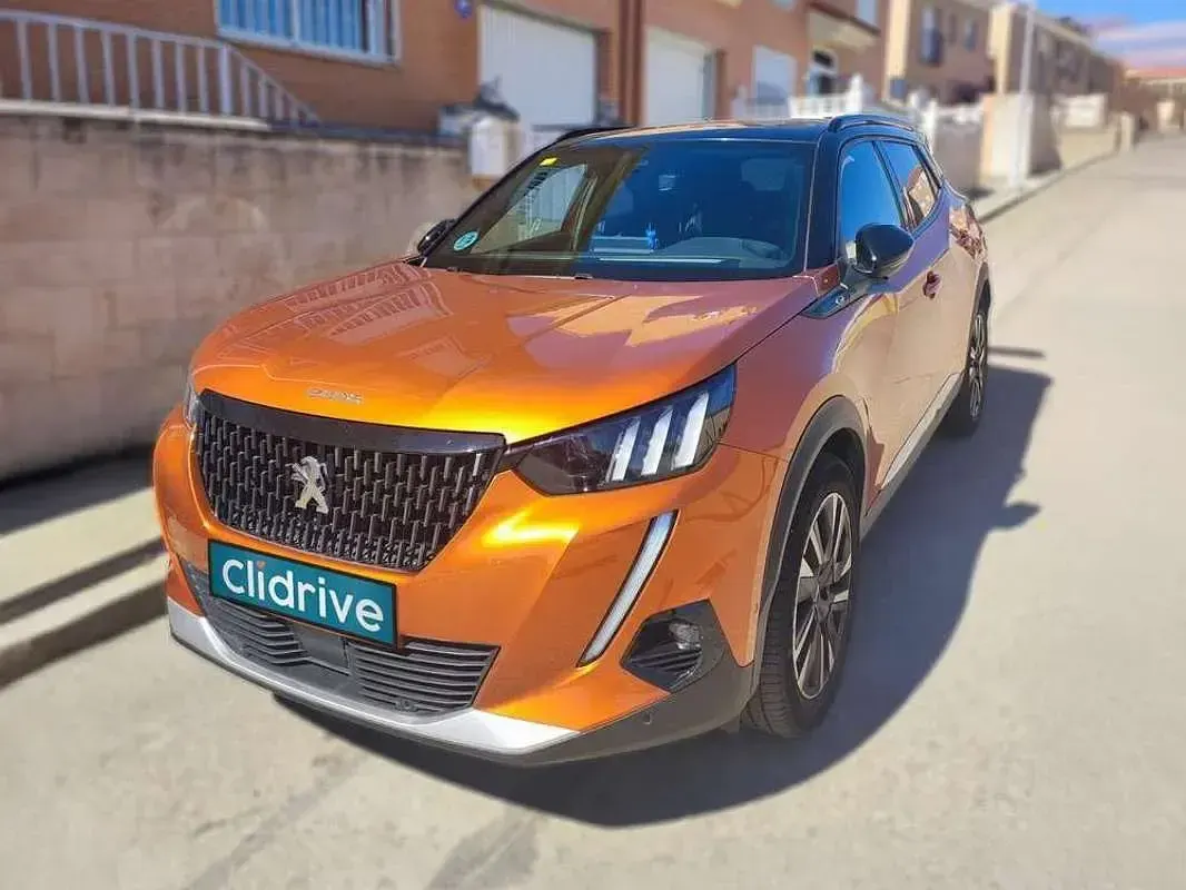 Usado Peugeot 2008 GT 156 CV (114 kW) 2020 Naranja SUV