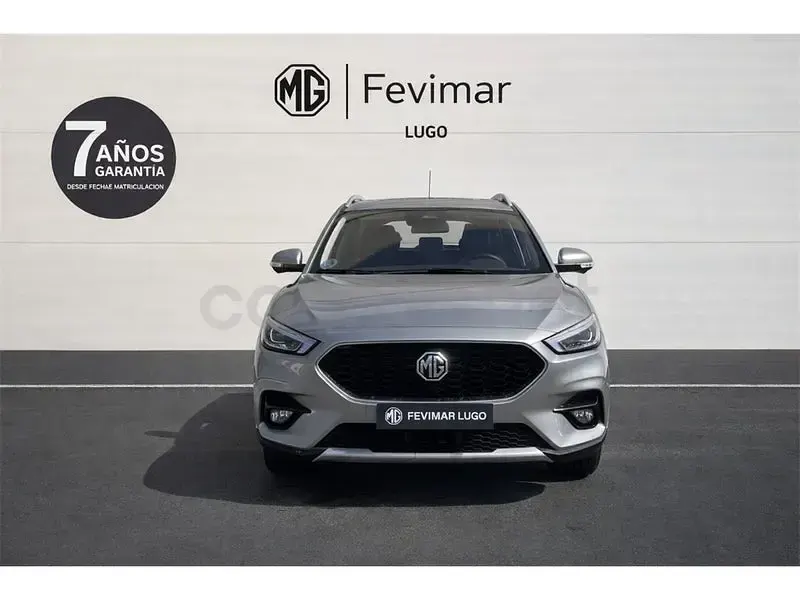 Usado MG ZS Luxury 106 CV (77 kW) 2025 Gris / plata SUV