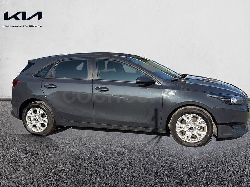 Usado Kia Ceed 100 CV (73 kW) 2023 Negro Utilitario