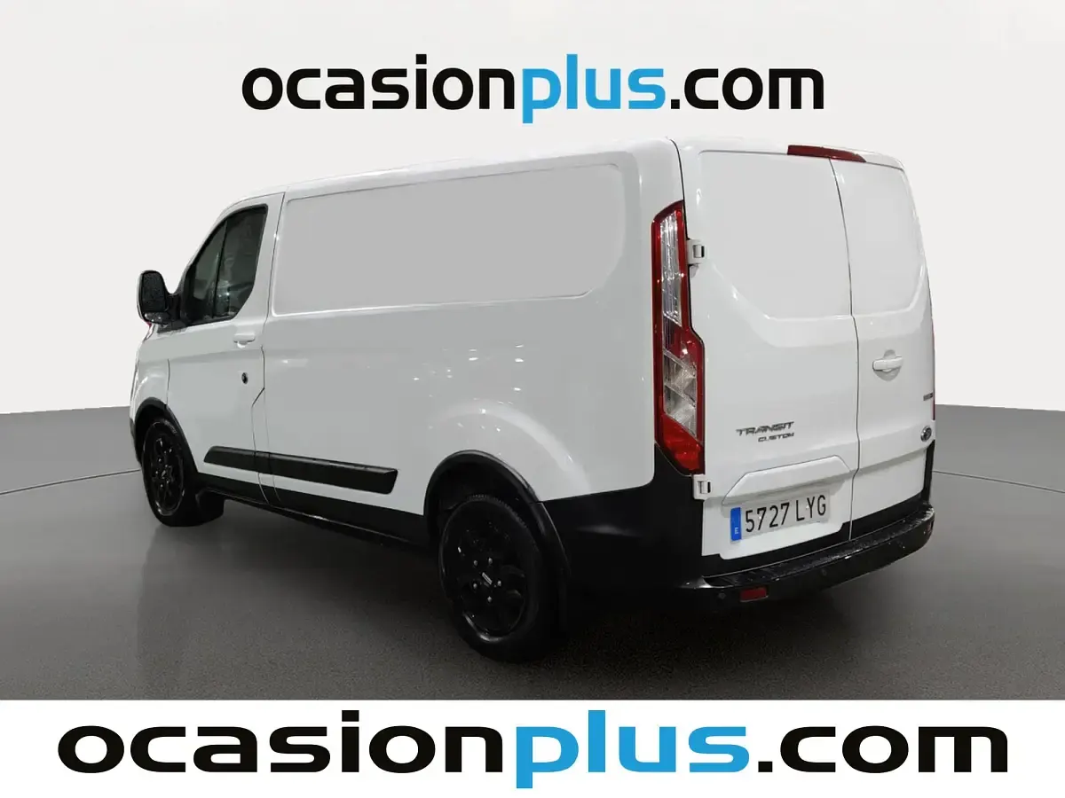 Usado Ford 300 130 CV (95 kW) 2022 Blanco Berlina