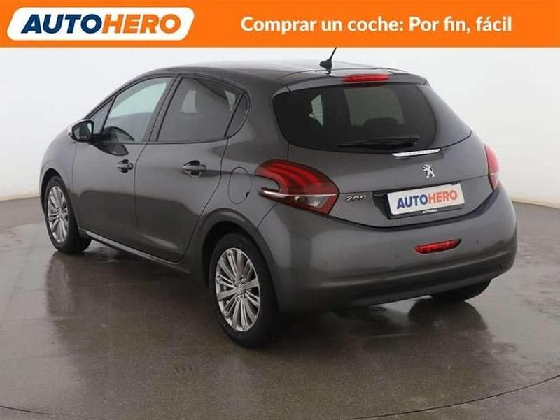 Usado Peugeot 208 Signature Sky 83 CV (61 kW) 2019 Gris Utilitario
