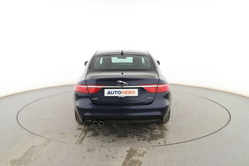 Usado Jaguar XF Prestige 180 CV (132 kW) 2016 Azul Berlina