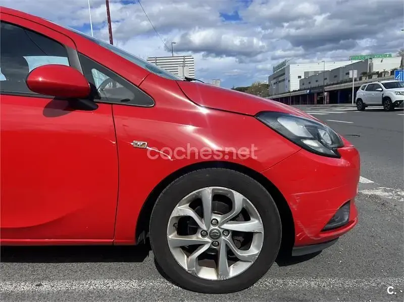 Usado Opel Corsa Selective 90 CV (66 kW) 2015 Rojo Utilitario