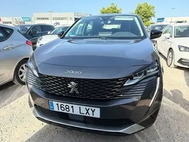 Usado Peugeot 3008 Active 131 CV (96 kW) 2022 Gris SUV