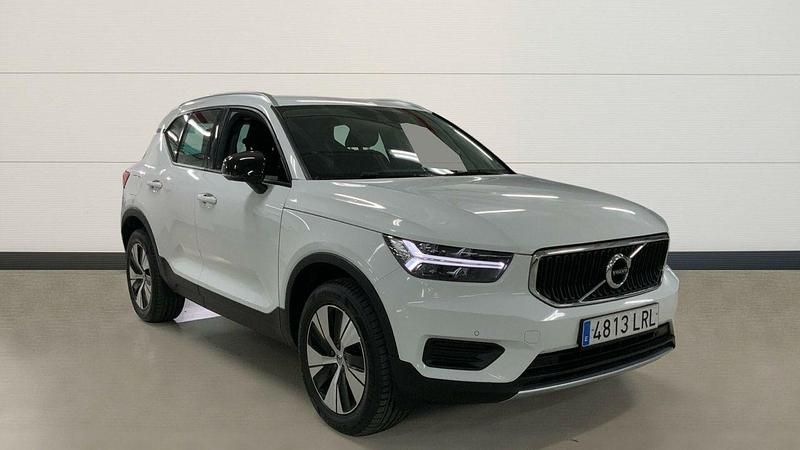 Blanco Usado 2021 Volvo XC40 Momentum SUV | 26.790 € (Un poco caro) - Imagen 1/1