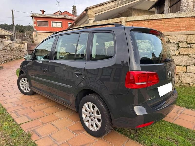 Usado VW Touran Edition 105 CV (77 kW) 2014 Gris / plata Monovolumen