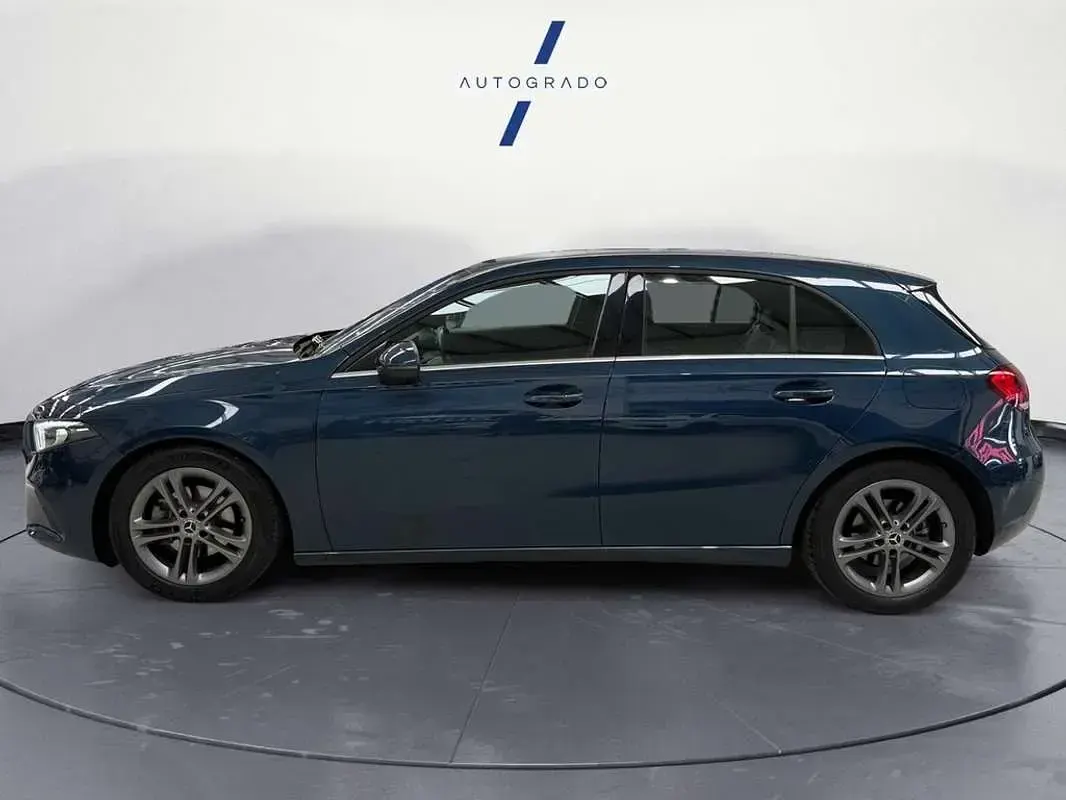 Usado Mercedes A180 109 CV (80 kW) 2020 Azul Utilitario