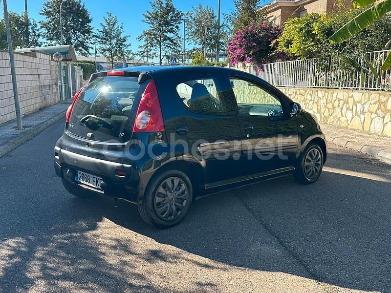 Usado Peugeot 107 54 CV (39 kW) 2007 Negro Utilitario