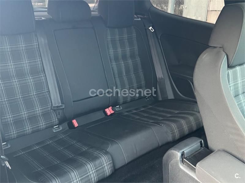 Negro Usado 2009 VW Golf VI GTD Berlina | 8100 € (Buen precio) - Imagen 1/4
