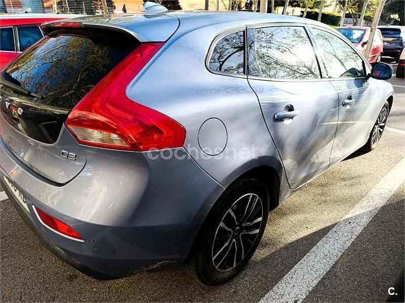 Usado Volvo V40 Momentum 120 CV (88 kW) 2017 Azul Berlina