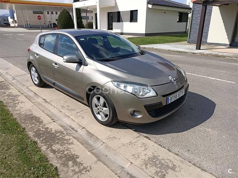 Usado Renault Mégane Dynamique 105 CV (77 kW) 2010 Beige Berlina