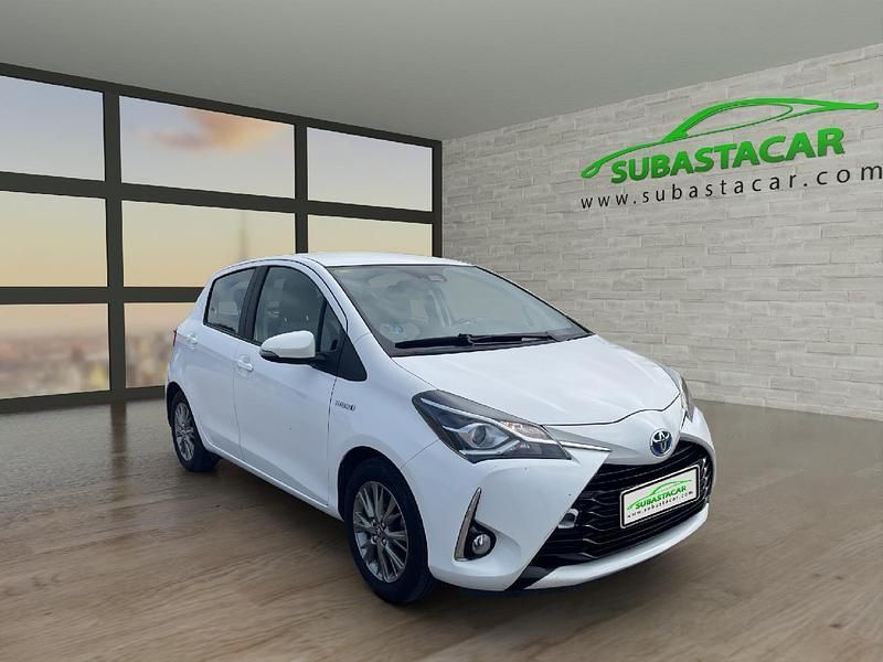 Usado Toyota Yaris Hybrid Active 100 CV (73 kW) 2018 Blanco