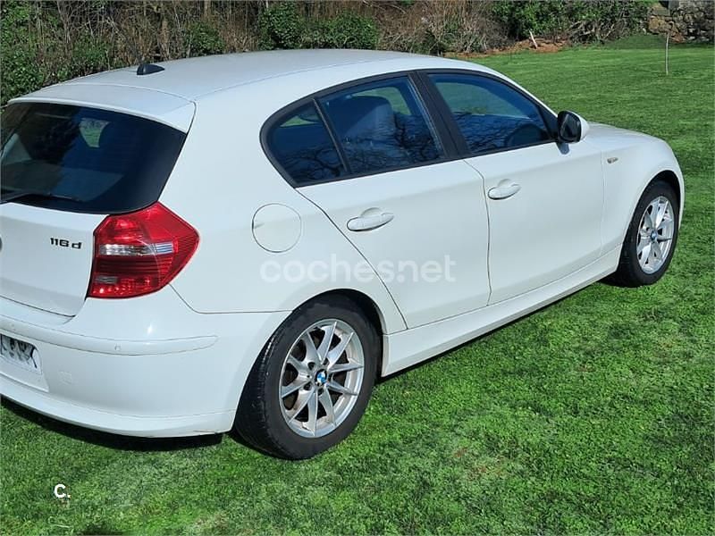 Usado BMW 116 Comfort Edition 115 CV (84 kW) 2010 Blanco Utilitario