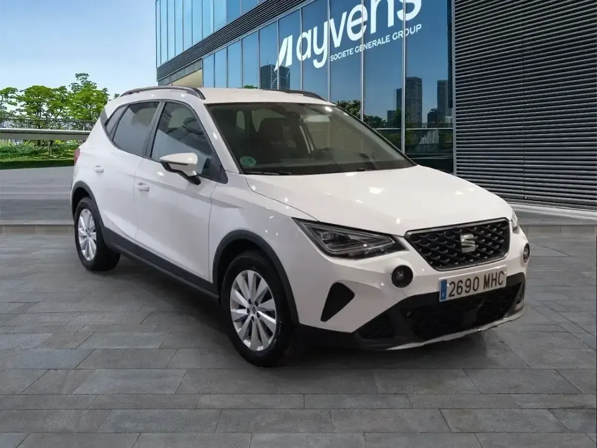 Usado Seat Arona Style 110 CV (80 kW) 2023 Blanco SUV
