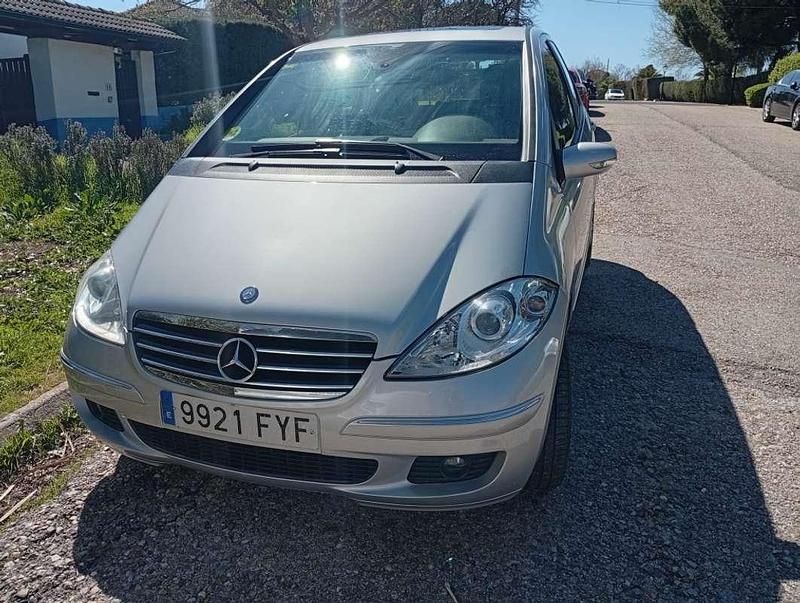Usado Mercedes A180 109 CV (80 kW) 2007 Gris Utilitario