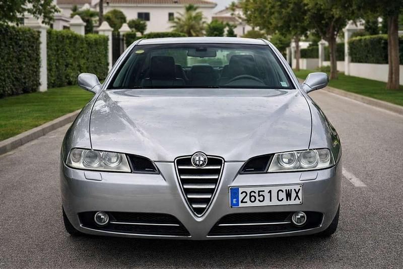 Usado Alfa Romeo 166 Distinctive 150 CV (110 kW) 2004 Plateado Berlina