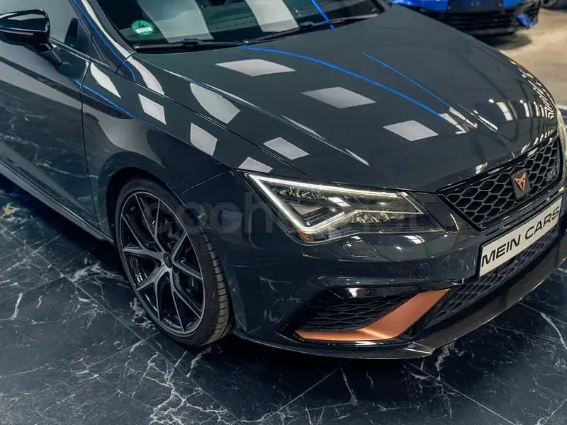 Usado Seat Leon 4Drive 300 CV (220 kW) 2020 Gris / plata Familiar
