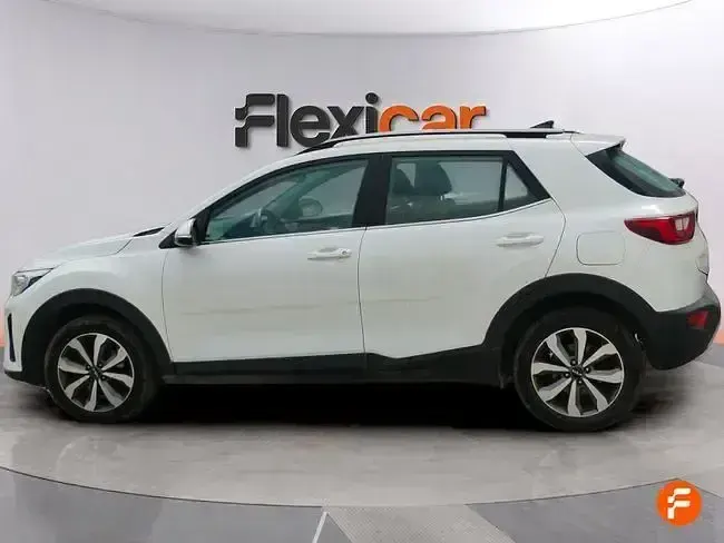 Usado Kia Stonic 84 CV (61 kW) 2023 Blanco SUV