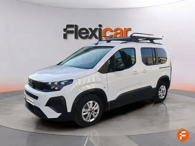Usado Peugeot Rifter Allure 100 CV (73 kW) 2025 Blanco Monovolumen