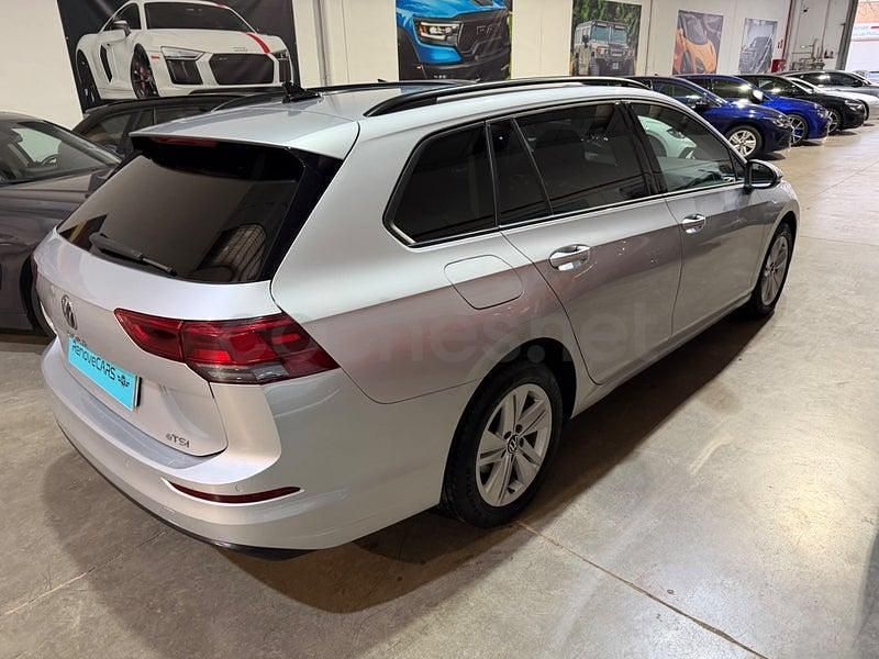 Usado VW Golf VIII Life 110 CV (80 kW) 2021 Gris / plata Familiar
