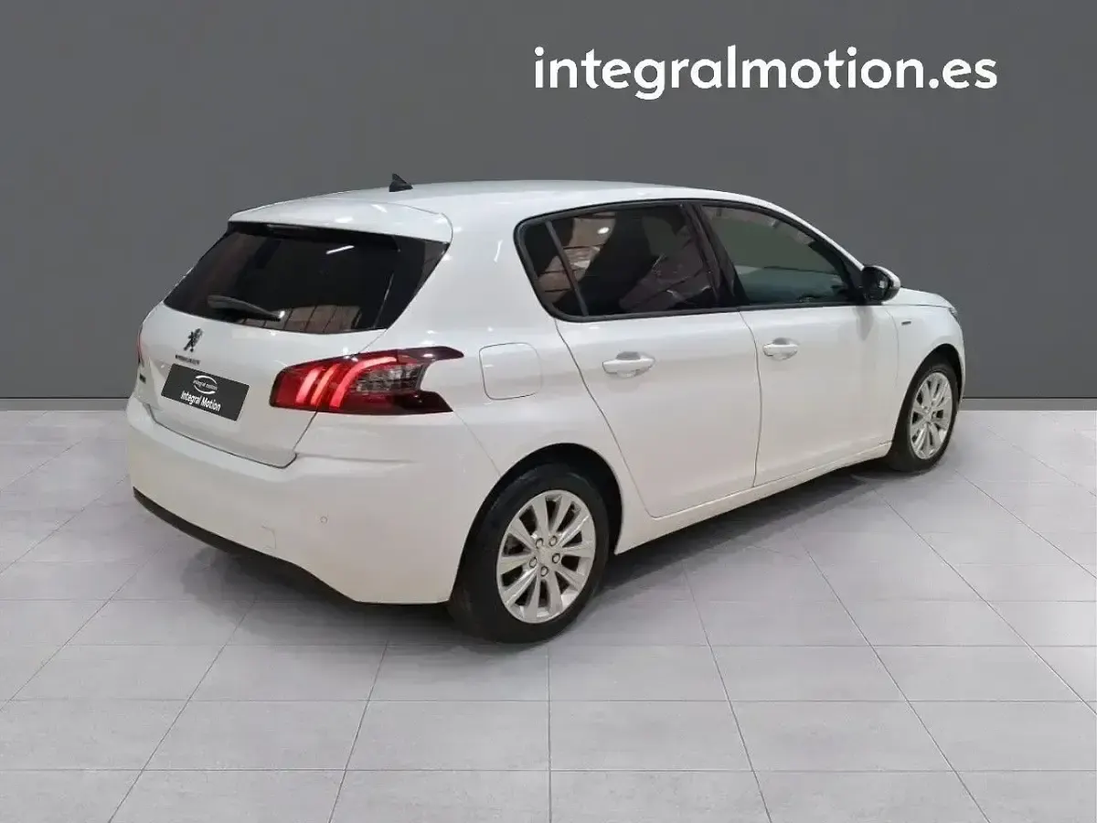 Usado Peugeot 308 Active 102 CV (75 kW) 2020 Blanco Berlina