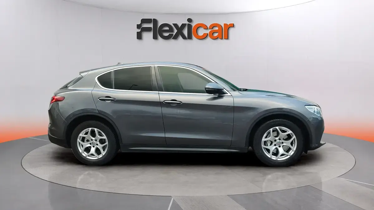 Usado Alfa Romeo Stelvio Executive 160 CV (117 kW) 2019 Verde SUV