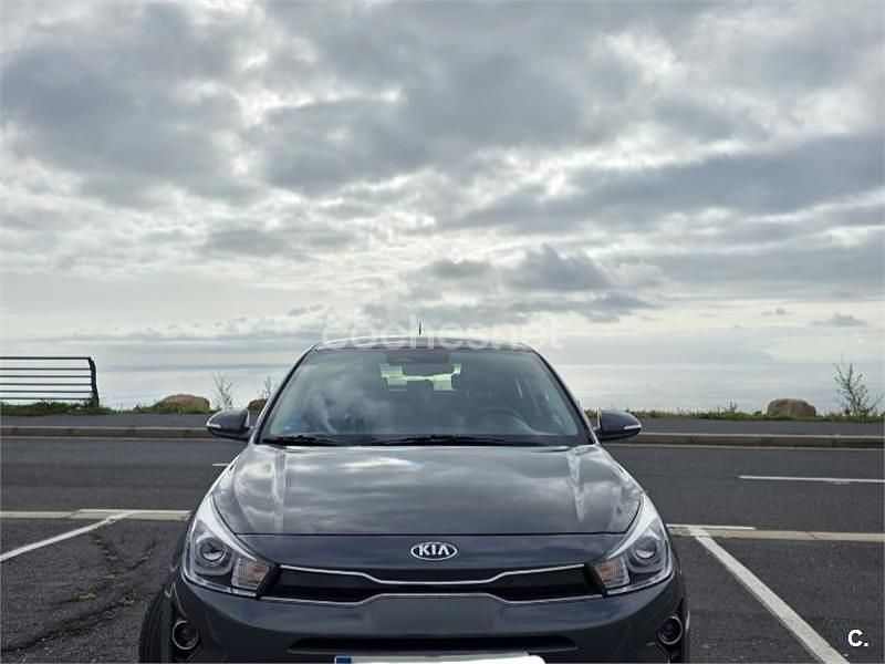Usado Kia Rio Sport 100 CV (73 kW) 2022 Gris / plata Berlina