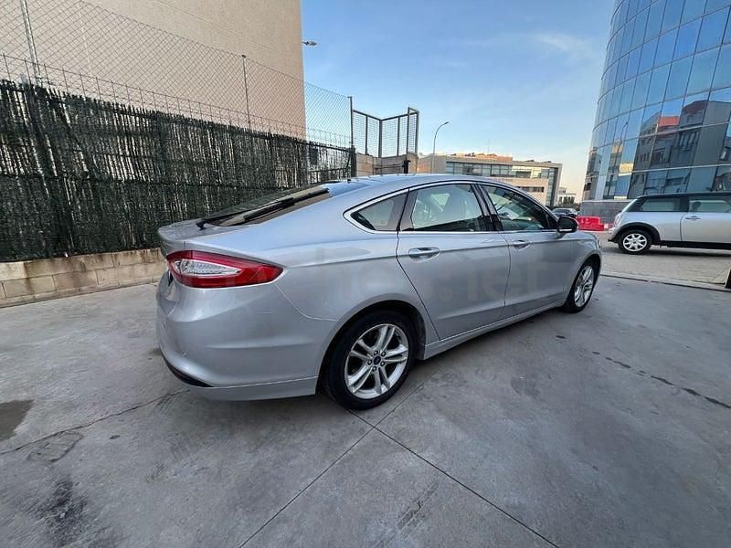 Usado Ford Mondeo Trend 150 CV (110 kW) 2017 Gris / plata Berlina