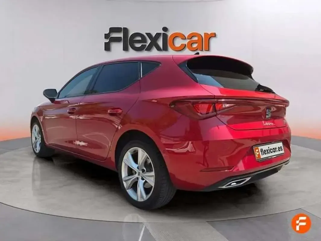 Usado Seat Leon FR 150 CV (110 kW) 2023 Rojo Berlina