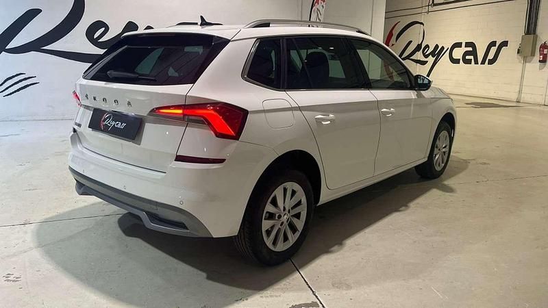 Usado Skoda Kamiq Ambition 110 CV (80 kW) 2023 Blanco SUV