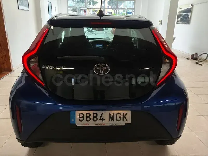 Usado Toyota Aygo X Play 72 CV (52 kW) 2023 Azul SUV