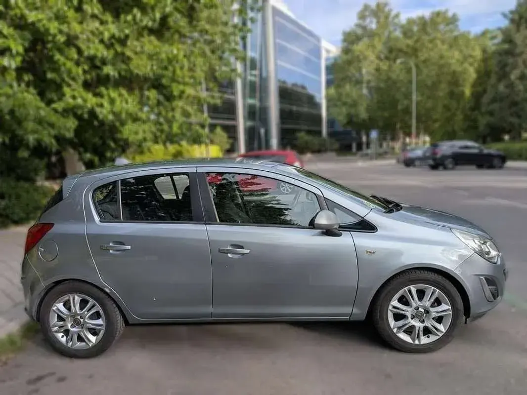 Usado Opel Corsa Selective 75 CV (55 kW) 2013 Gris Utilitario