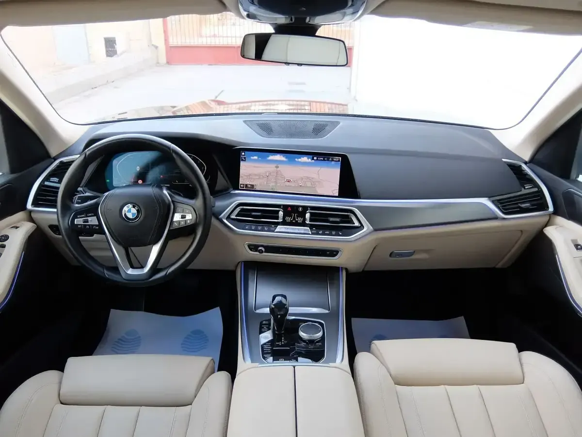 Usado BMW X5 Comfort Edition 231 CV (169 kW) 2022 Gris / plata SUV