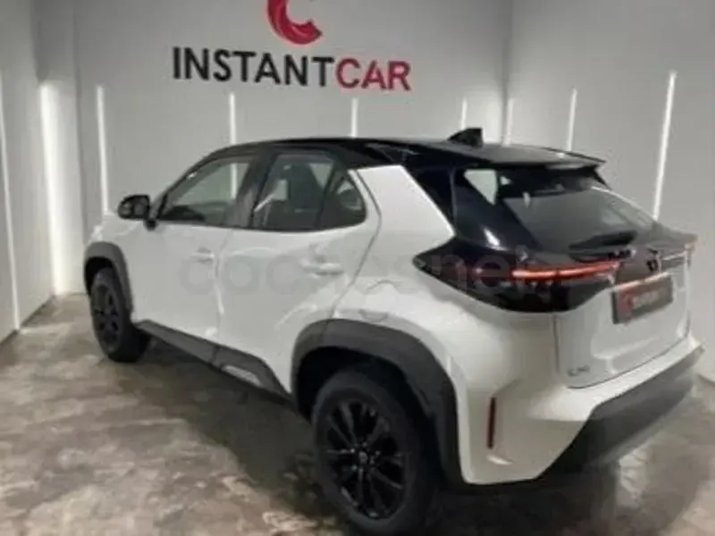 Usado Toyota Yaris Cross Active 116 CV (85 kW) 2023 Blanco SUV