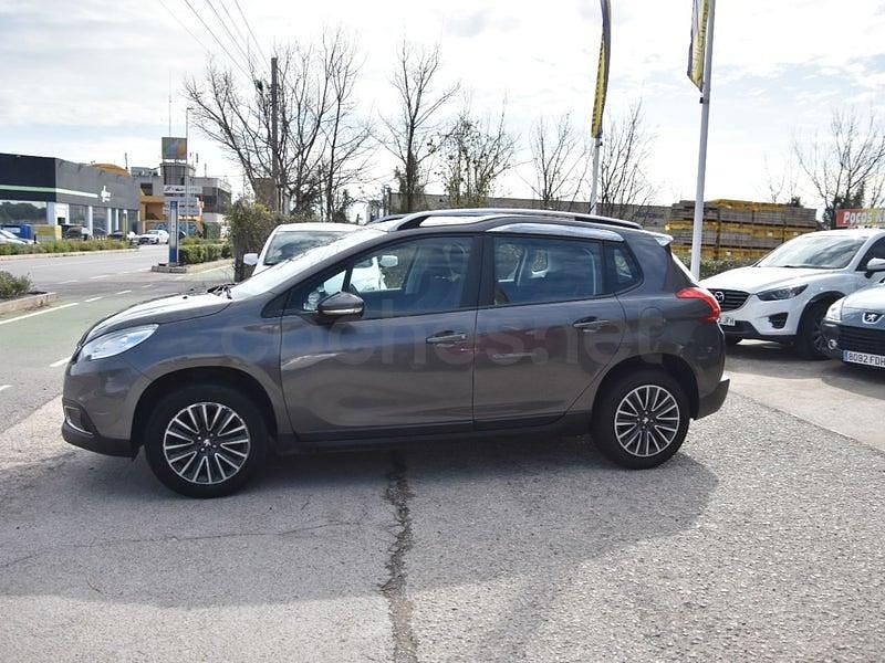 Usado Peugeot 2008 Active 82 CV (60 kW) 2015 Gris / plata SUV