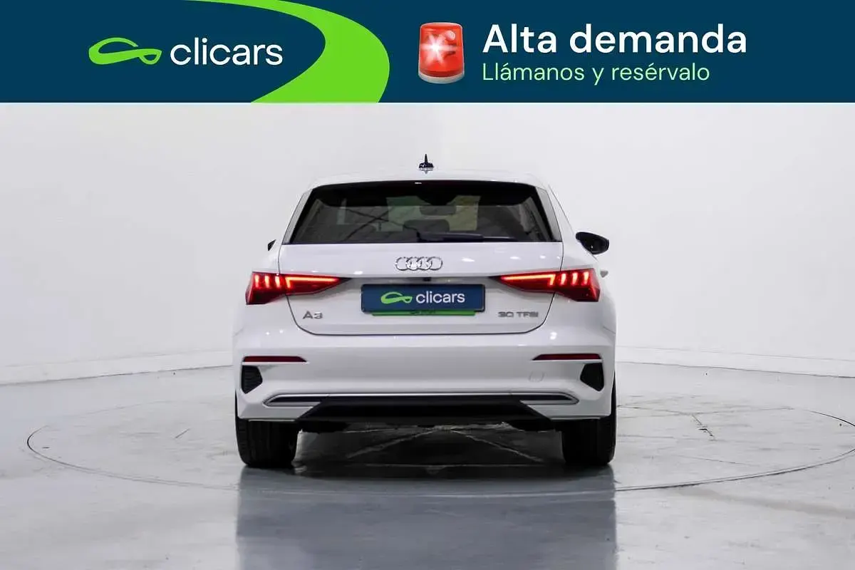 Usado Audi A3 Sportback Advanced 110 CV (80 kW) 2022 Blanco Utilitario