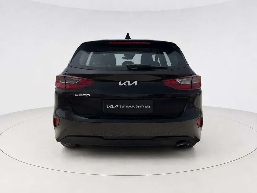 Usado Kia Ceed 101 CV (74 kW) 2025 Negro Utilitario