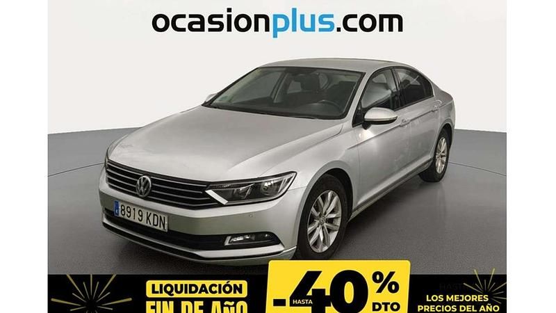 Plateado Usado 2017 VW Passat Edition Berlina | 17.990 € (Caro) - Imagen 1/4