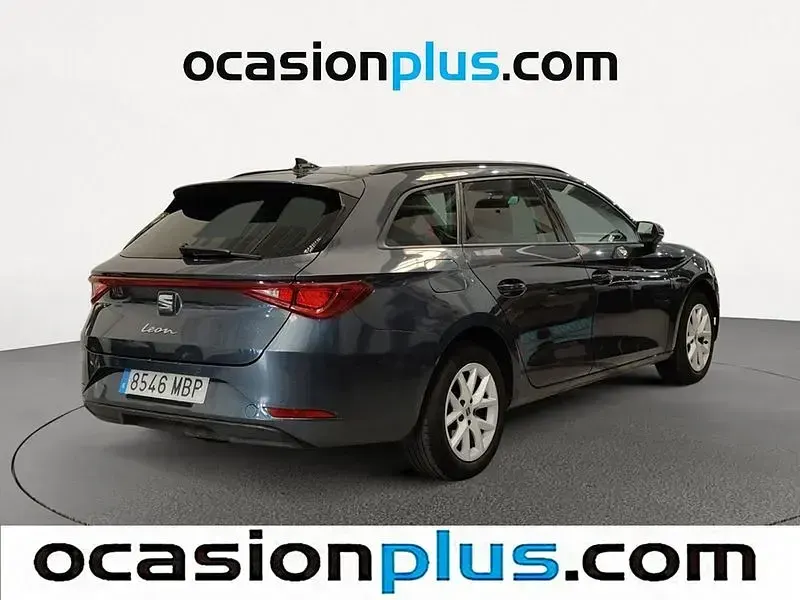 Usado Seat Leon ST Style 110 CV (80 kW) 2022 Gris Familiar