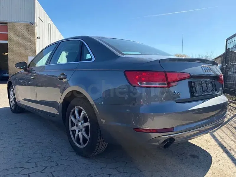 Usado Audi A4 Sport 150 CV (110 kW) 2016 Gris / plata Berlina