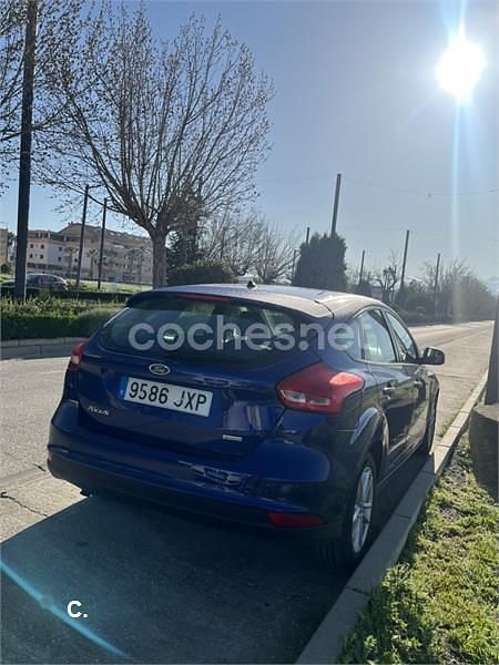 Usado Ford Focus Trend 125 CV (91 kW) 2017 Azul Berlina