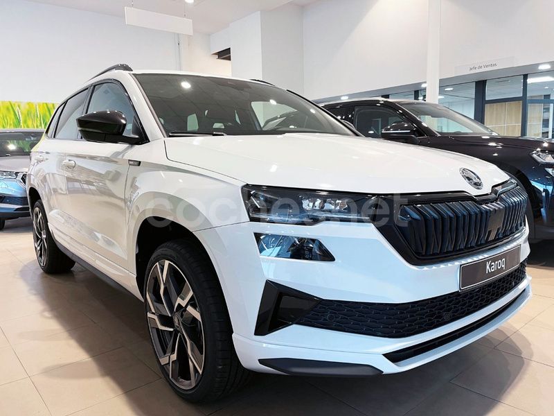 Blanco Nuevo 2025 Skoda Karoq SportLine SUV | 36.900 € (Caro) - Imagen 1/4