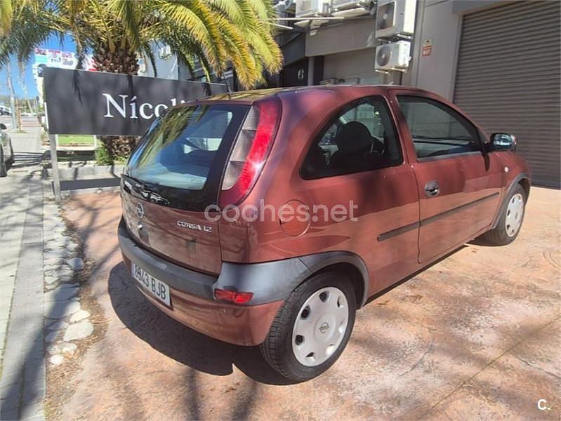 Usado Opel Corsa Comfort 75 CV (55 kW) 2001 Granate Utilitario