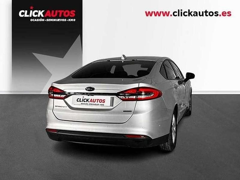 Usado Ford Mondeo Trend 188 CV (138 kW) 2021 Plateado Berlina