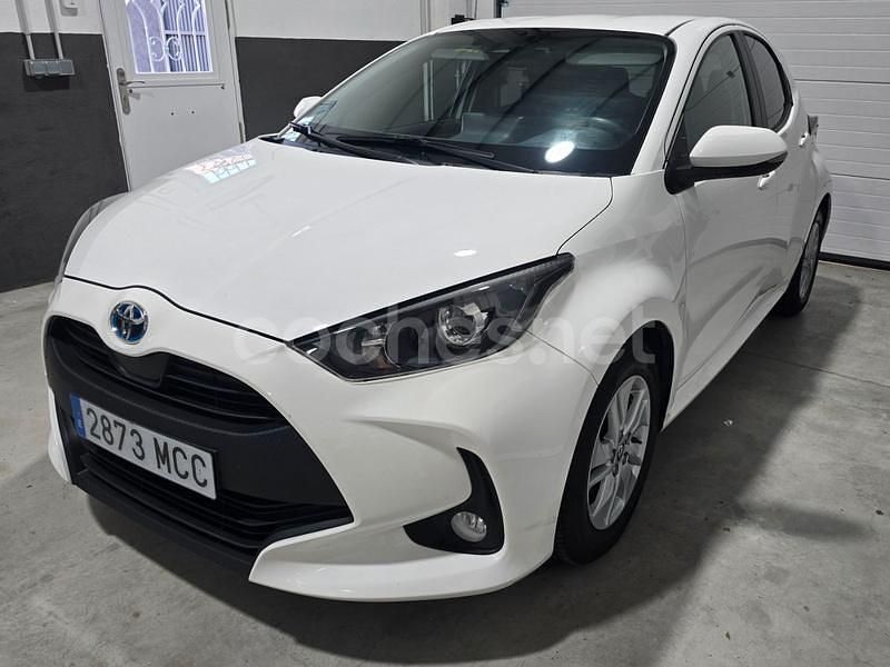Usado Toyota Yaris Hybrid Business Edition 116 CV (85 kW) 2022 Blanco Berlina